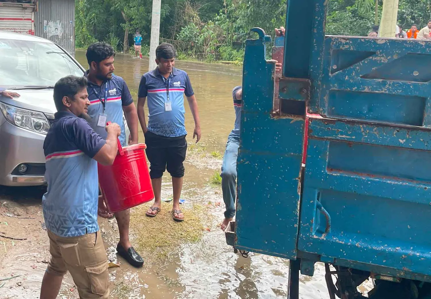 Levering av nødhjelp i Bangladesh