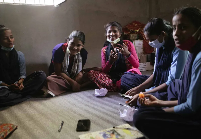 Poonam deltar på Jenteklubb i Nepal.