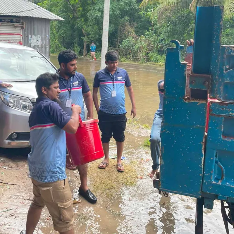 Levering av nødhjelp i Bangladesh